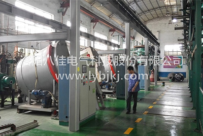 真空熔煉爐的工作原理與熱壓機(jī)有何不同？
